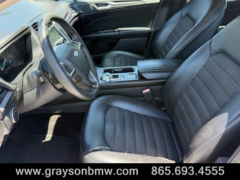 Used 2018 Ford Fusion SE w/ Equipment Group 201A FWD image 12