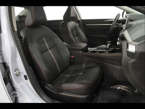Used 2025 Nissan Altima 2.5 SR AWD/4WD image 15
