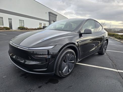 Used 2026 Tesla Model Y Long Range image 11
