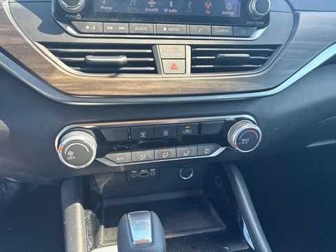 Used 2024 Nissan Altima 2.5 SV AWD/4WD image 14