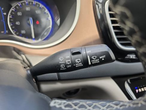 Used 2022 Chrysler Voyager LX FWD image 22