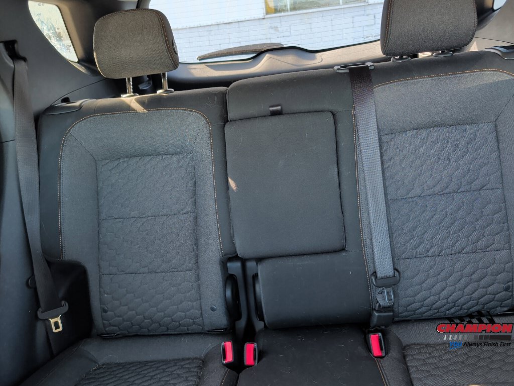 Used 2018 Chevrolet Equinox LT FWD image 16