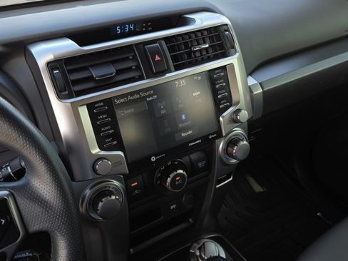 Used 2022 Toyota 4Runner SR5 Premium w/ Moonroof Package AWD/4WD image 17