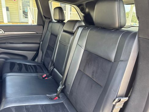 Used 2018 Jeep Grand Cherokee Laredo image 23