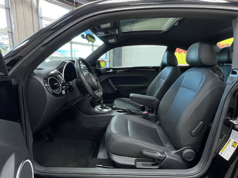 Used 2015 Volkswagen Beetle TDI FWD image 11
