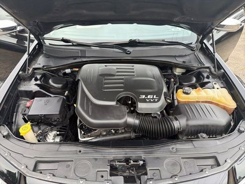Used 2015 Chrysler 300 C RWD image 32