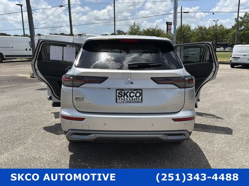 Used 2025 Mitsubishi Outlander SE AWD/4WD image 33