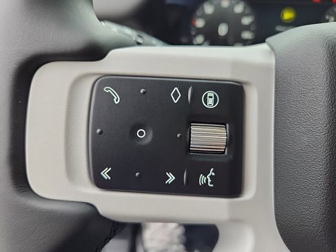 New 2025 Land Rover Defender 110 X-Dynamic SE image 17