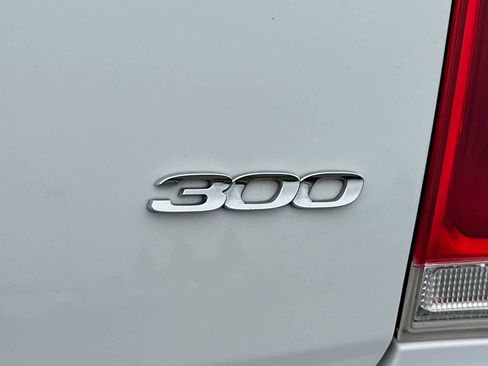 Used 2018 Chrysler 300 Touring w/ Chrome Appearance Package image 31