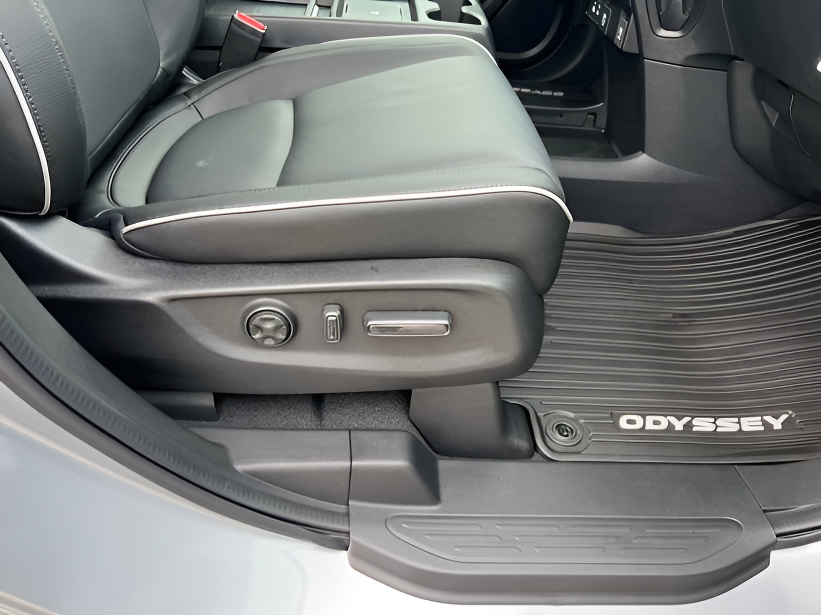 Used 2026 Honda Odyssey Touring image 9
