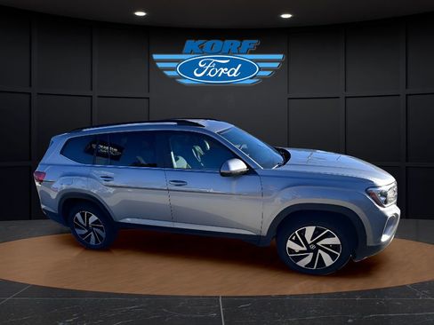 Used 2025 Volkswagen Atlas SE image 6