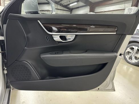 Used 2017 Volvo S90 T6 Momentum w/ Vision Package image 16