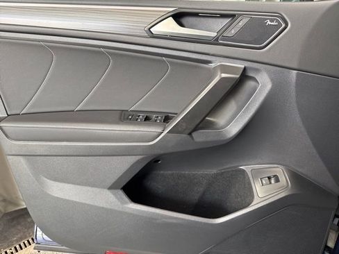 Used 2022 Volkswagen Tiguan SEL R-Line image 21