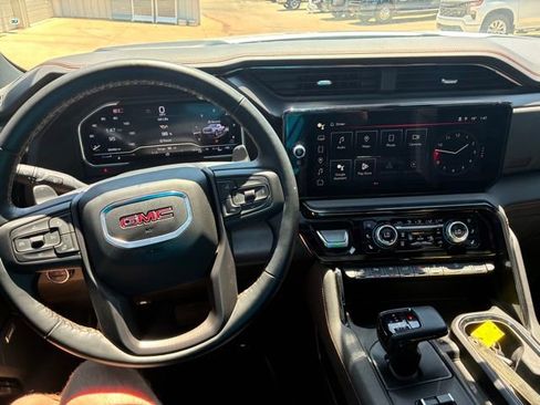 Used 2024 GMC Sierra 1500 AT4 w/ AT4 Premium Package AWD/4WD image 6