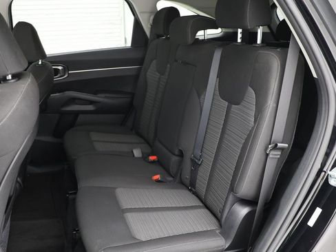 Used 2023 Kia Sorento LX image 12