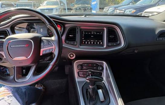 Used 2019 Dodge Challenger SXT w/ Blacktop Package RWD image 4