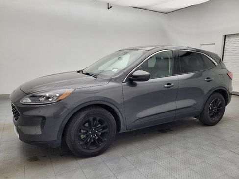 Used 2020 Ford Escape SE image 2