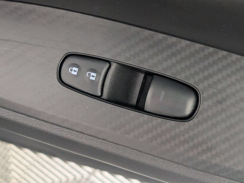 Used 2025 Nissan Altima 2.5 SV FWD image 34