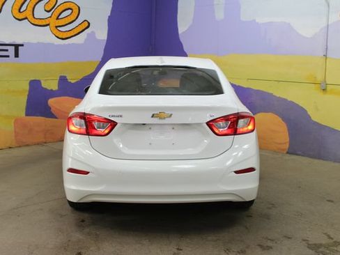 Used 2018 Chevrolet Cruze LT FWD image 7