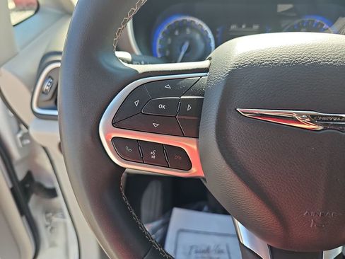 Used 2023 Chrysler Voyager LX image 22