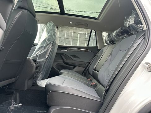 New 2026 Volkswagen Tiguan SE AWD/4WD image 18