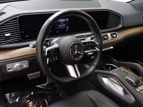 Used 2025 Mercedes-Benz GLS 450 4MATIC image 7