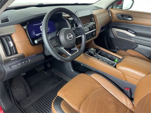 Used 2023 Nissan Pathfinder Platinum w/ Cargo Package image 3