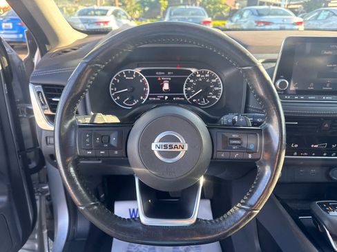 Used 2021 Nissan Rogue SV w/ Premium Package image 6