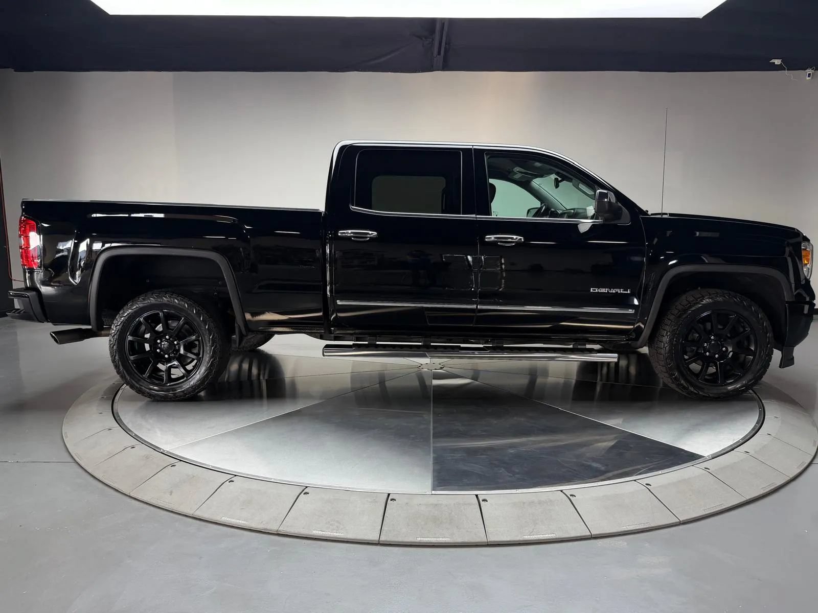 Used 2015 GMC Sierra 1500 Denali w/ Driver Alert Package AWD/4WD image 6