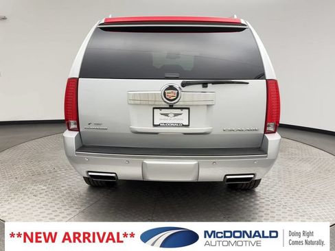 Used 2013 Cadillac Escalade Platinum AWD/4WD image 3