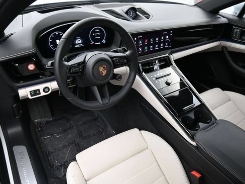 Certified 2025 Porsche Panamera 4S AWD/4WD image 4
