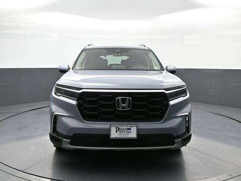 Certified 2024 Honda Pilot Touring image 2