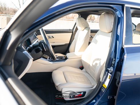Used 2019 BMW 330i xDrive Sedan w/ Convenience Package image 16