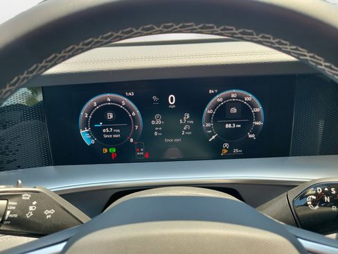New 2026 Volkswagen Tiguan SE FWD image 11