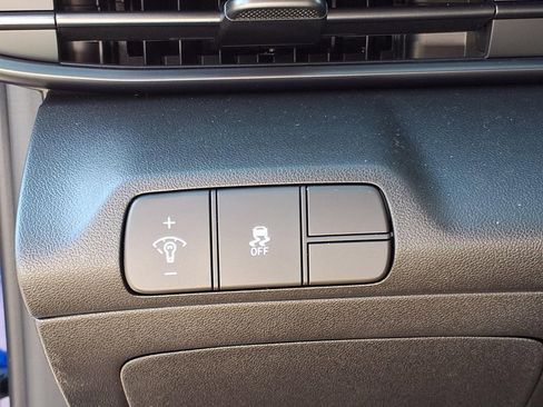 Used 2025 Hyundai Elantra Sport FWD image 21