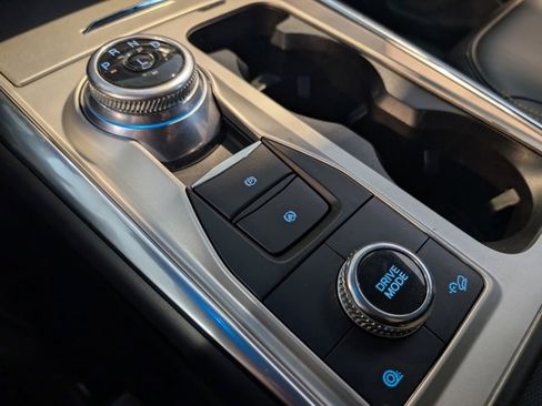 Used 2022 Ford Explorer XLT w/ Equipment Group 202A image 16