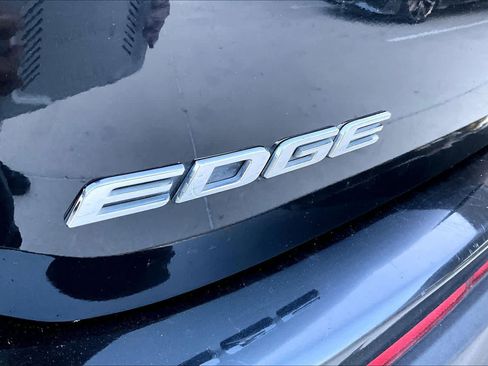 Used 2018 Ford Edge SEL w/ Equipment Group 201A image 30