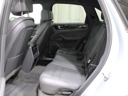 Used 2019 Porsche Cayenne image 31