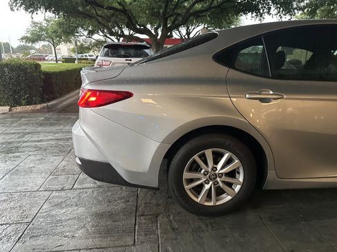 Used 2025 Toyota Camry LE w/ Convenience Package FWD image 8