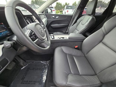Used 2025 Volvo XC60 B5 Plus image 13