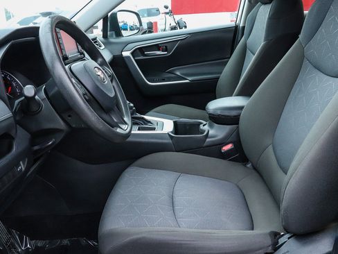 Certified 2022 Toyota RAV4 XLE w/ Convenience Package FWD image 18