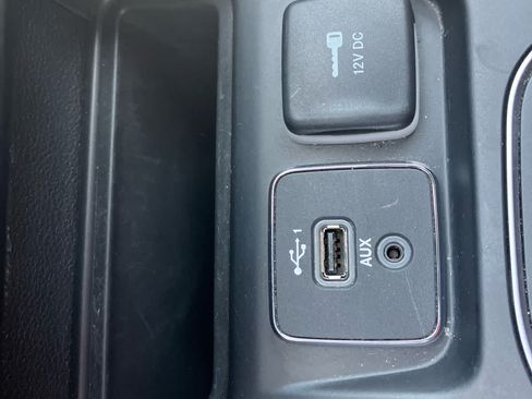 Used 2021 Jeep Cherokee Latitude Lux w/ Comfort/Convenience Group FWD image 26
