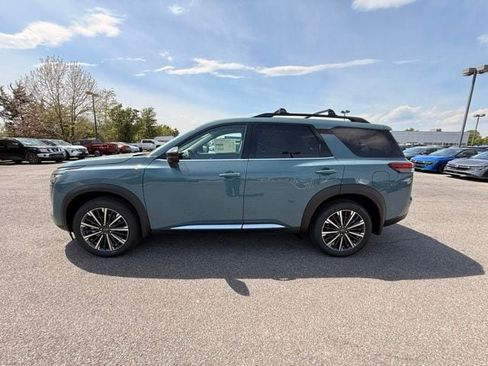 New 2026 Nissan Pathfinder Platinum w/ Cargo Package AWD/4WD image 8
