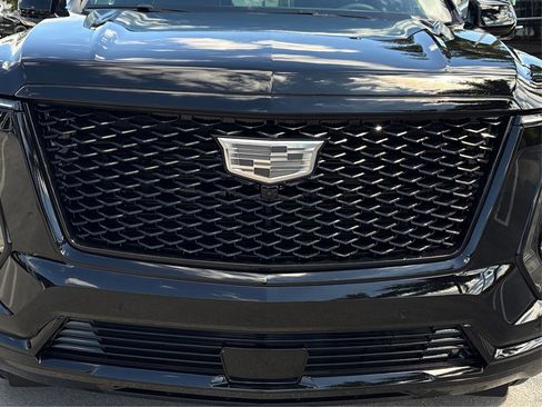 New 2026 Cadillac Escalade ESV Platinum Sport w/ LPO, ONYX Package image 15