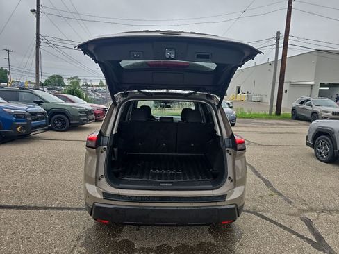 Used 2025 Nissan Rogue SV AWD/4WD image 11