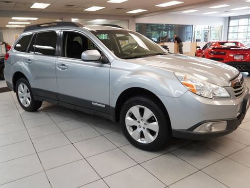 Used 2012 Subaru Outback 2.5i Premium w/ All-Weather Pkg AWD/4WD image 14
