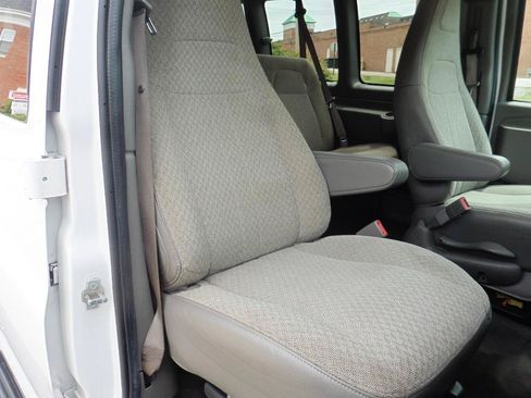 Used 2020 Chevrolet Express 3500 LT w/ LT Preferred Equipment Group RWD image 13