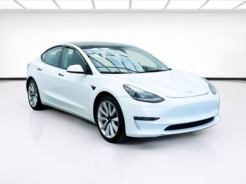 Used 2022 Tesla Model 3 Standard Range image 3