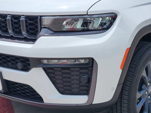 New 2026 Jeep Grand Cherokee Limited AWD/4WD image 9