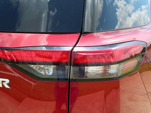 Used 2022 Nissan Pathfinder SV FWD image 13